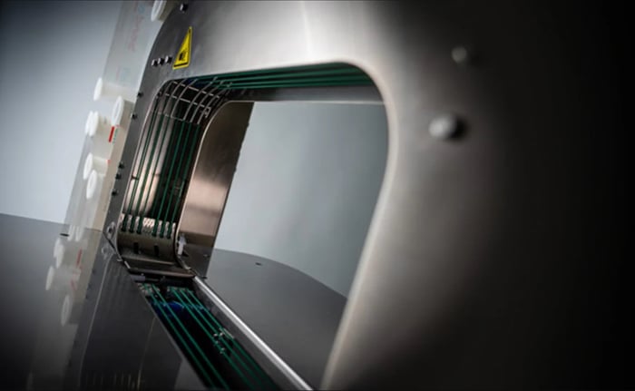 Bandall-Banding-Machine-Feed-through-system